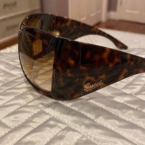 Vintage Gucci oversized tortoise frame  sunglasses